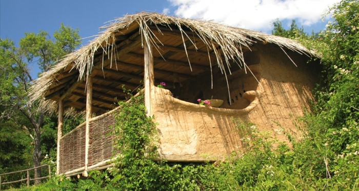 økologisk bygning leire hus landsby leshten bulgaria