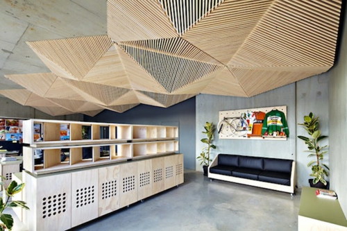 3d ефект триъгълен таван панел дизайн идея модерен кожен диван