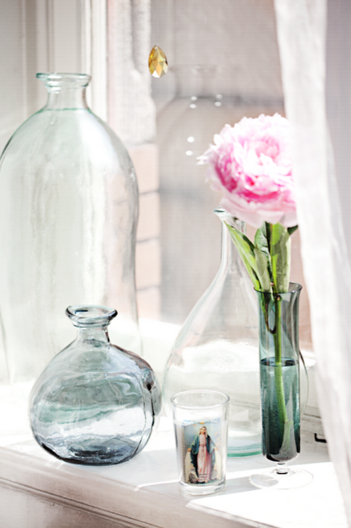 Staromódní láhve interiéru design vázy květiny dekor