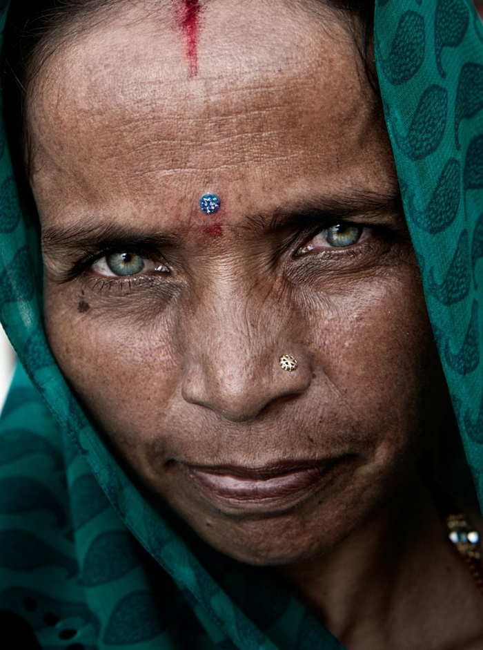 Цвят на очите означава индийска стара дама