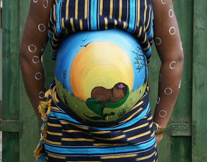 Titre vtl bébé peinture du ventre