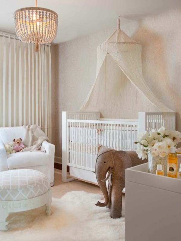 Babykamer decor versieren ideeën gordijnen verlichting