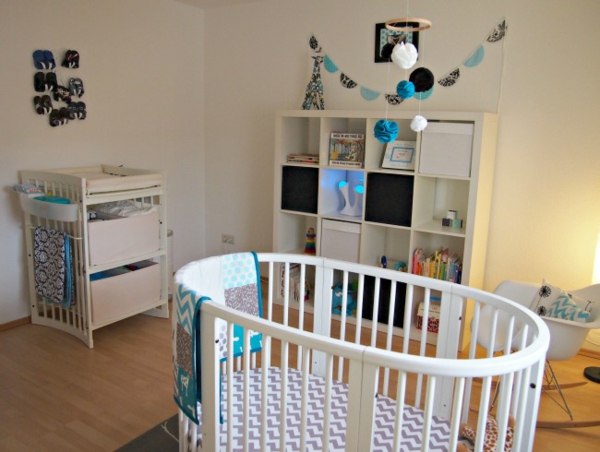 Babykamer wieg vorm stedelijke stijl