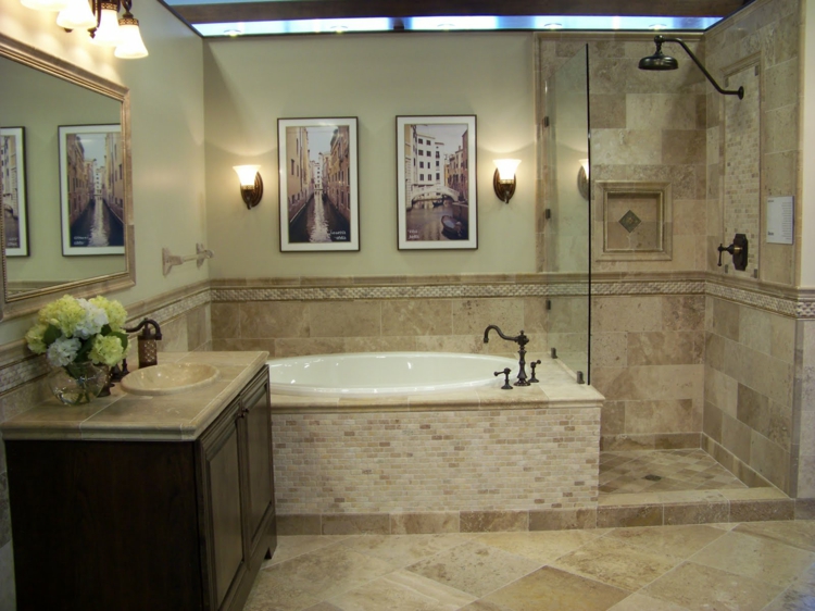 Carrelage salle de bain carreaux de travertin baignoire encastrée meuble de salle de bain rustique