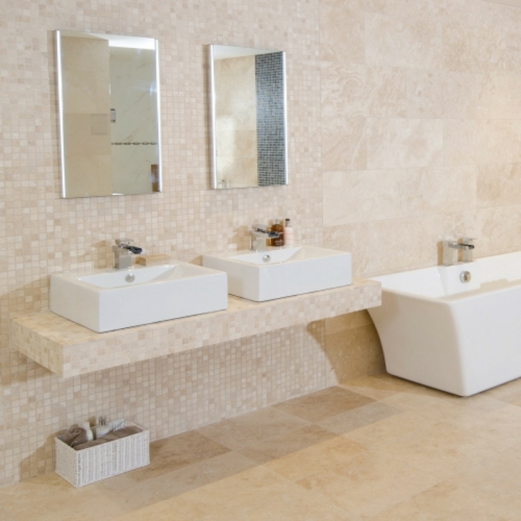 Obklady do koupelny travertinové dlaždice mozaiky koupelnové dlaždice