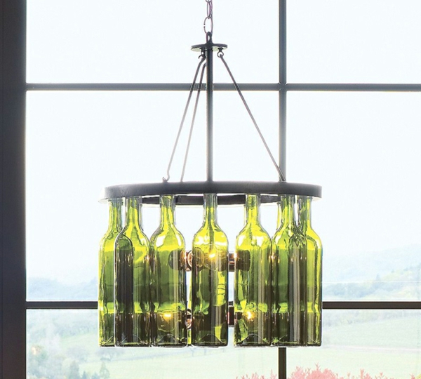 Craft-ideoita DIY-hankkeisiin viinipulloista alkuperäinen kattokruunu