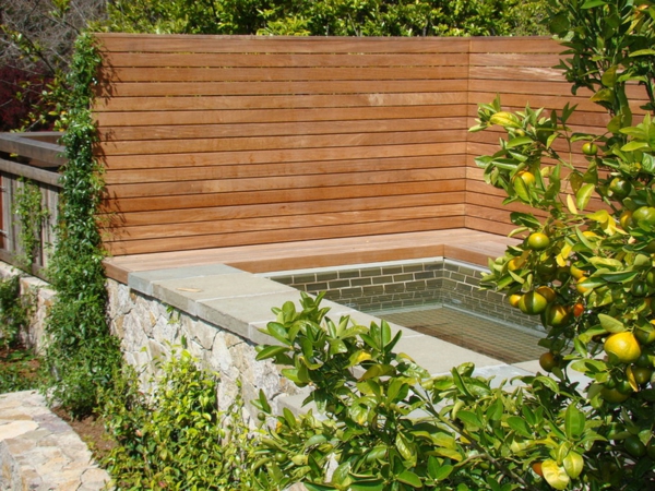 privacy hout citroenen badkuip in de tuin hout