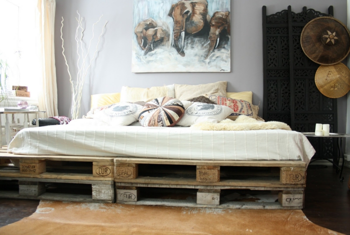 Seng af paller sofa af paller paller sengemøbler af paletter kunstneriske soveværelse ideer