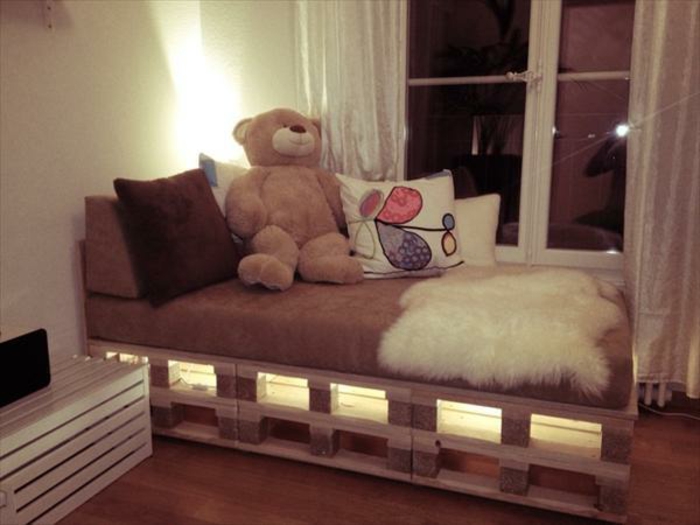 Легло, изработено от палетни дивани, изработено от палети Палетни мебели от палети, изработени от палети