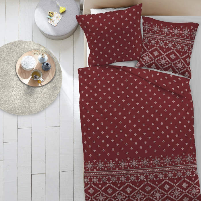 Bordeaux color bed linen with white