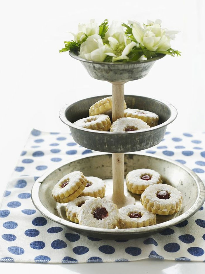 upcycling идеи кухненски прибори от стари прави нови хладни занаяти идеи DIY занаяти идеи стари küchenkrams печене лист като cupcakes купа