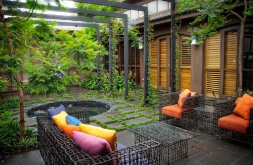 Cool tuindecoratie metalen DIY tuinmeubelen kleurrijke kussens