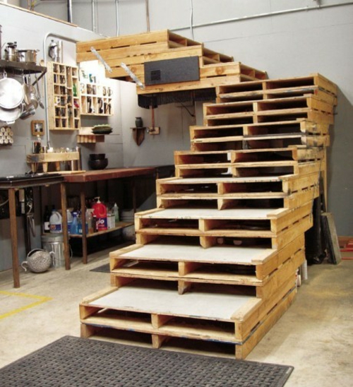 amatų idėjos laiptai Patraukli baldai iš euro padėklų DIY