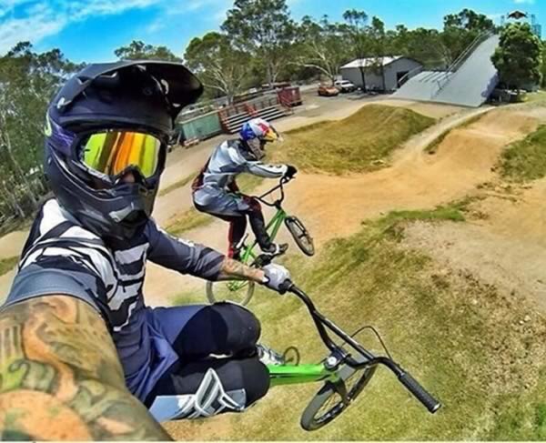 Cool selfies bilder av deg selv ekstremt sykkel