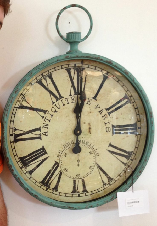Cool viejos relojes de pared desgastados pieza notablemente