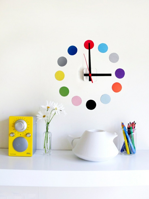 שעון קיר מגניב נקודות צבעוניות