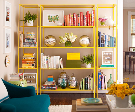 Cool Living Tips Dagligstue Decoration hylder gule bøger