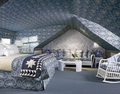 Diseño de interior de dormitorio de techo azul fresco
