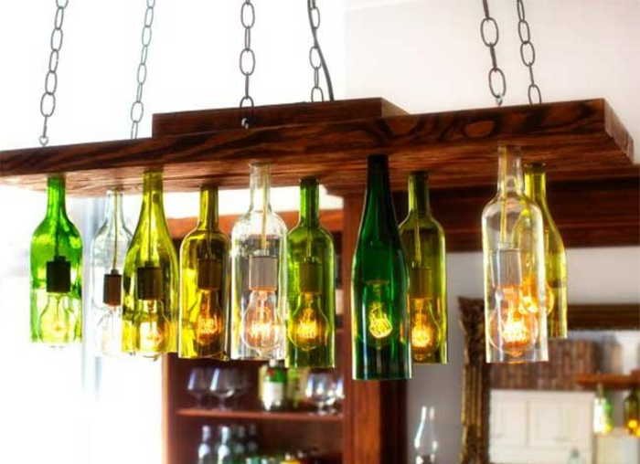 Décoration bricolage avec des bouteilles en verre artisanat idées lustre en bouteilles de vin