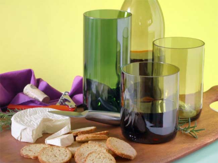 Doe-het-zelfdecoratie met glazen flessen knutselideeën maken zelf een wijnglazen