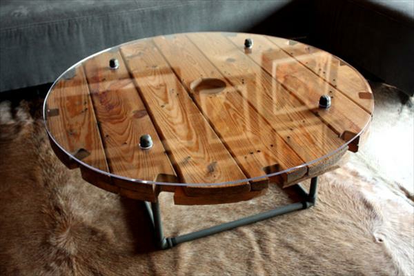 DIY stue møbler lavet af kabel tromme kunstigt