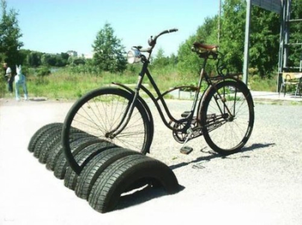 Стенд Мебели от автомобилни гуми автомобилни гуми рециклиране велосипед
