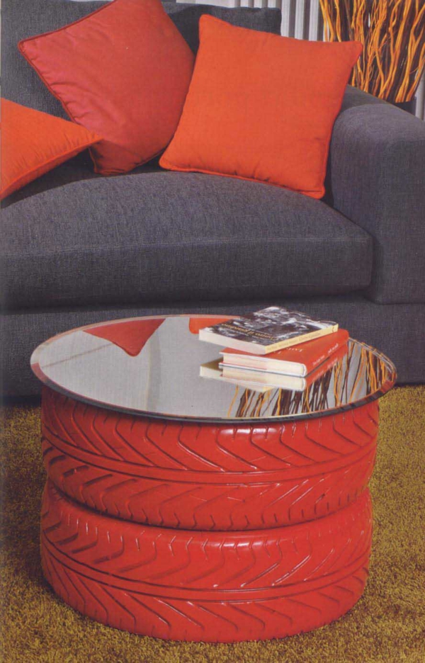 DIY rød kaste pude sofa grå møbler fra bil dæk bil dæk recycling rødt sprayet