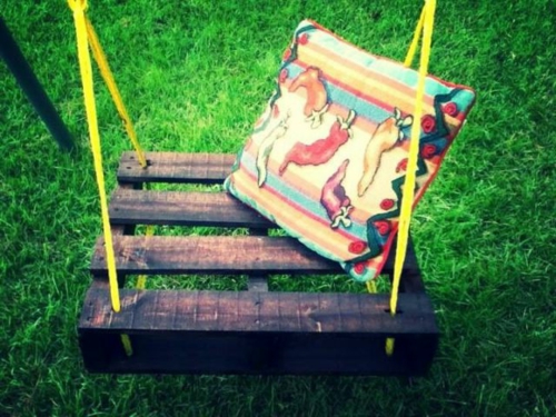 Swing from europallets pads yellow rope pillow