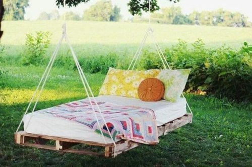 Swing from Euro pallets garden overlays