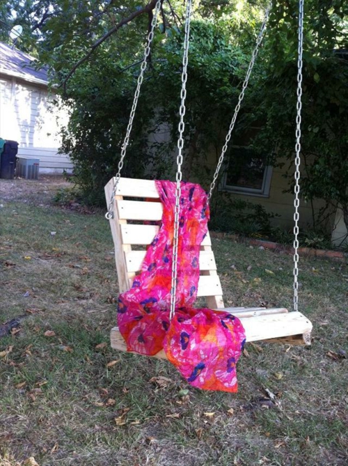 DIY swing made of europallets chair