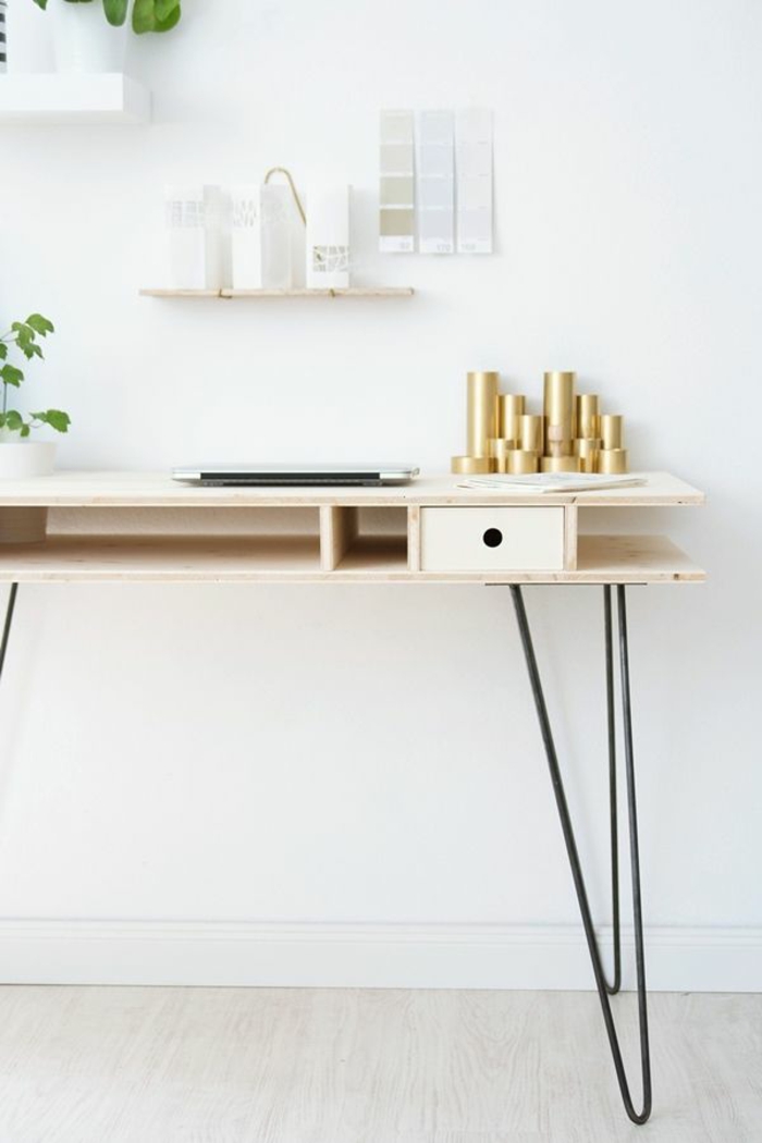 DIY skrivebordet selv opbygger skandinavisk stil