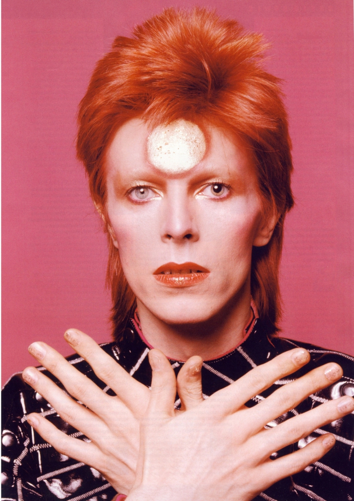 David Bowie ojos rojos