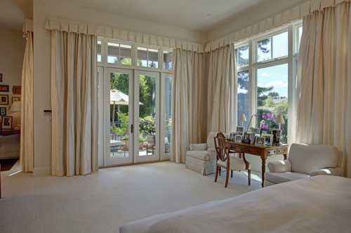 Dekorative gardiner og gardiner indbygget pejs soveværelse beige