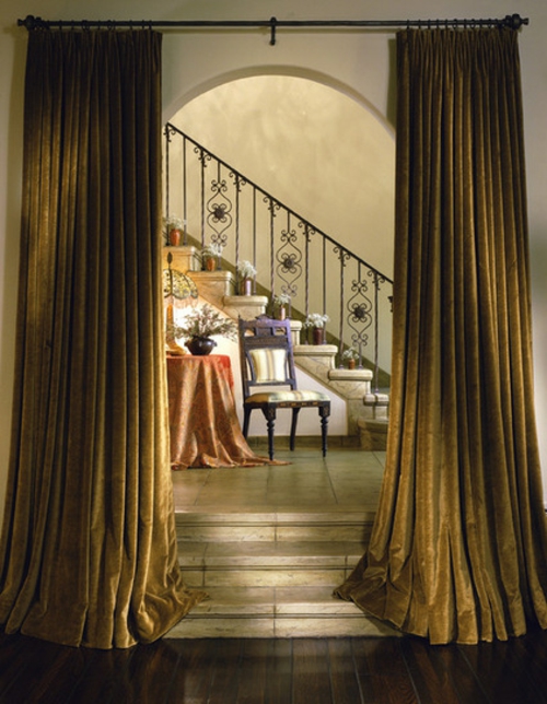 Dekorative gardiner og gardiner indbygget pejs trappe fløjlstof