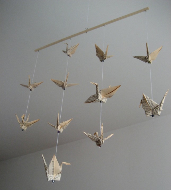 Декорация с книги оригами бебе мобилни
