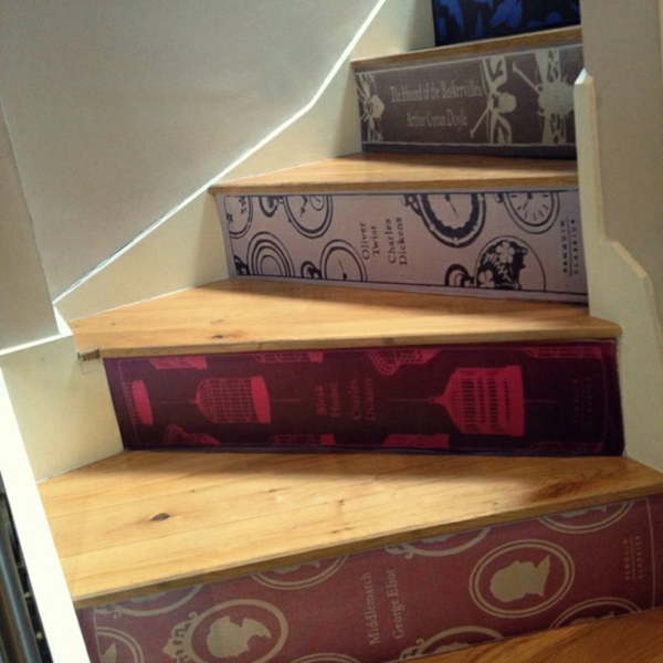 Decoración con libros escalones de madera