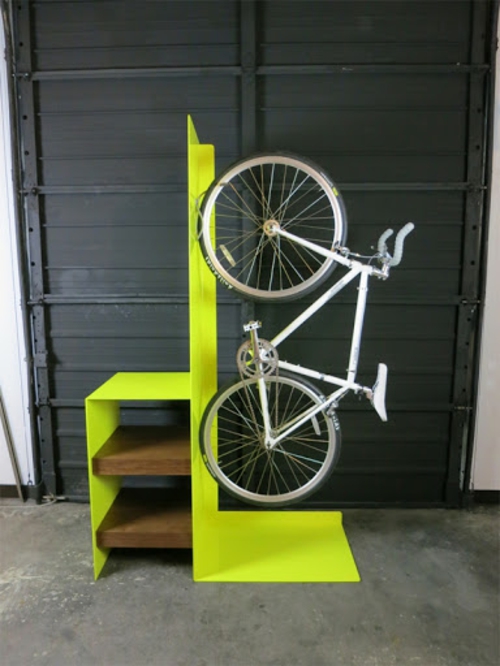 DIY-fiets houdt thuis op de juiste manier trappen op