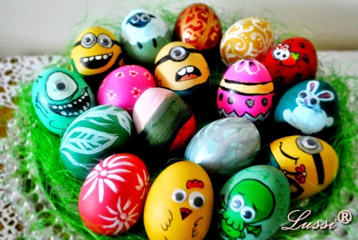 鸡蛋面临着创造性的竞争复活节彩蛋绘画