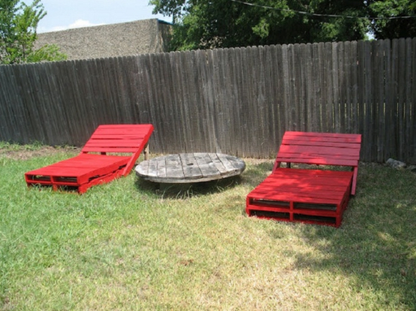 Euro pallets in the garden use are painted table