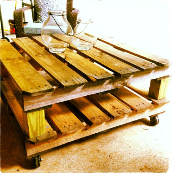 Euro pallets in the garden and at home use roll table