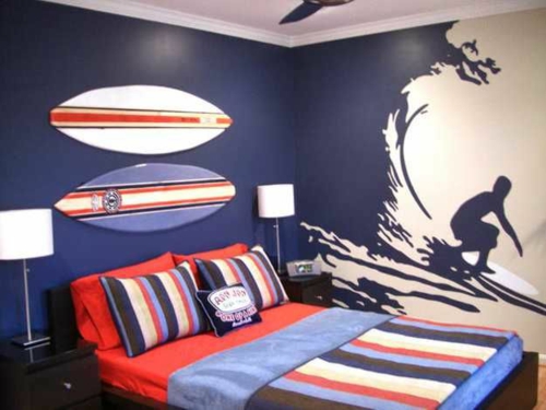 有吸引力的年轻冲浪板色彩设计的青年房
