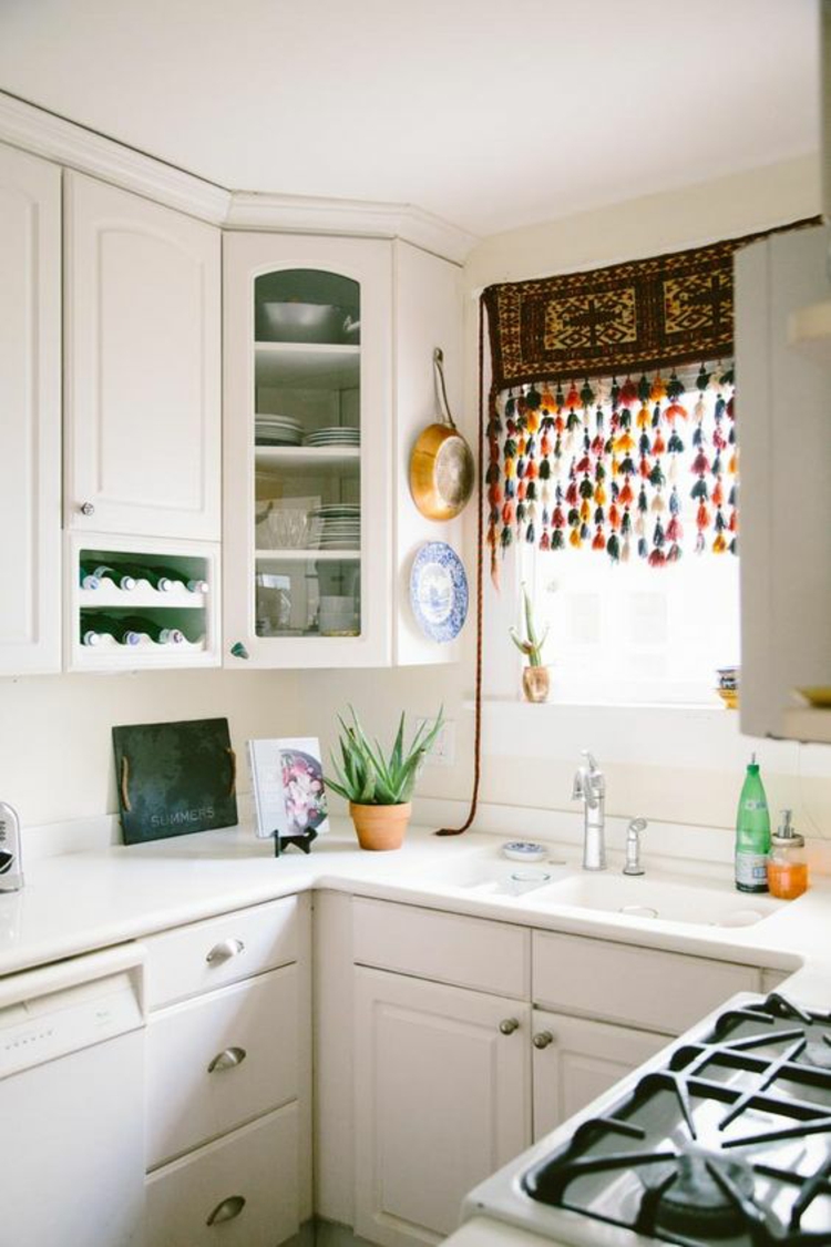 窗口装饰想法厨房窗帘和室内植物