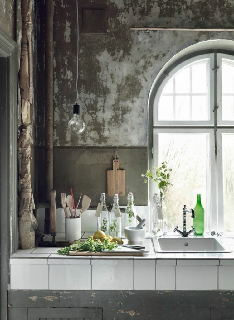 窗口装饰想法厨房室内植物装饰玻璃瓶