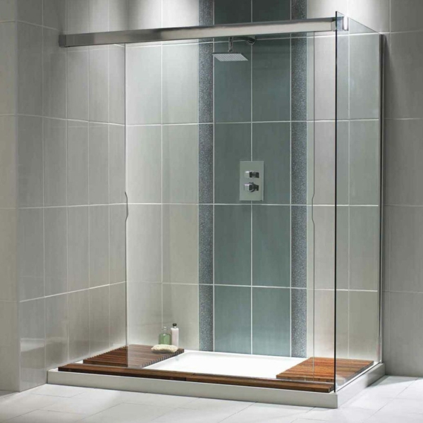 淋浴舱淋浴舱完整的淋浴瓷砖