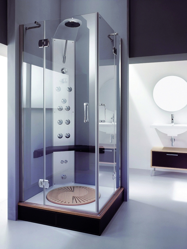 现代自动完成的淋浴房完全