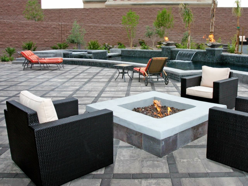 Diseño de jardín de construcción de pozo de fuego con piedras terraza de techo de losas de hormigón