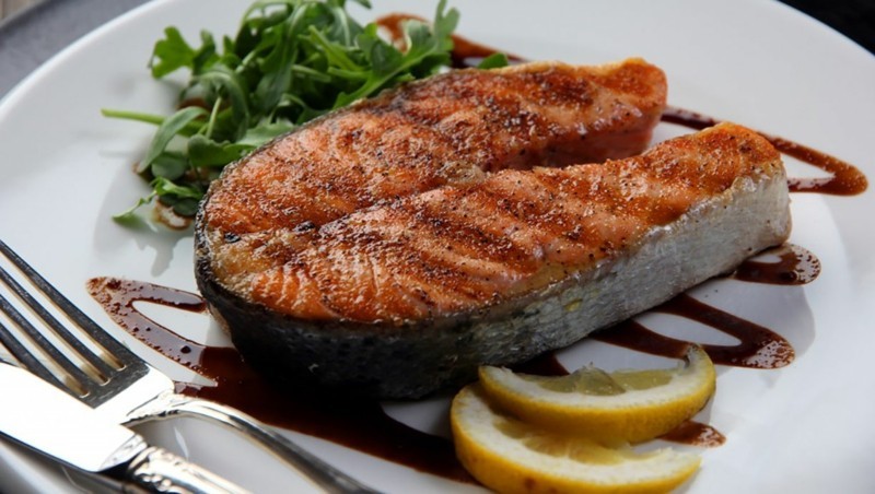 dieta de pescado filete de salmón alimentación saludable