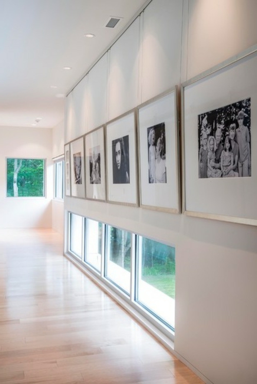 Fotowand met familiefoto's maakt galerij origineel minimalistisch