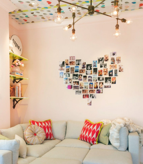 Foto muur met familie foto's ontwerp woonkamer hoekbank hart vorm