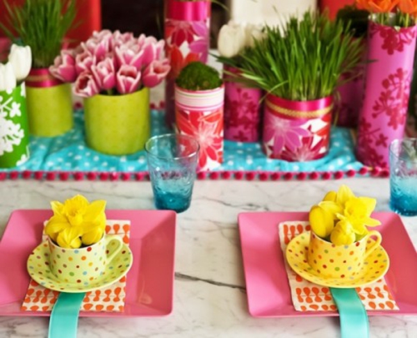 Lente decoratie maakt prachtige tuinideeën voor het maken van uw eigen bord